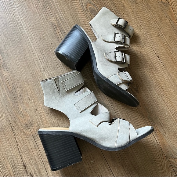 Maurices Booties Peep Toes Chunky Heel Grey Buckles Size 8 - Picture 5 of 10